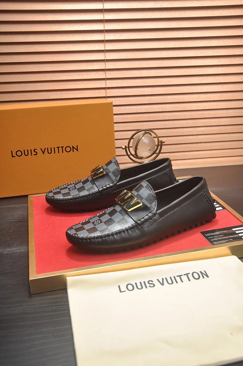 Men's men's shoes 💰420💶 [LV Doudou shoes] (water-dyed cowhide lining) new model is on the market, available on the official website. The new Doudou shoes are processed into single-color materials, and the uppers are made of imported horsehide leather. The body of the shoe is fully hemmed with mark thread, and is lined with imported original cowhide leather. The elegant shoe shape is super suitable for all-matching, and the size is 38-44.